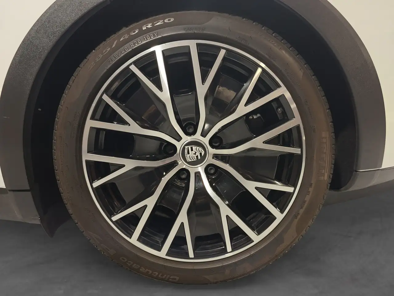 Porsche Taycan - 12