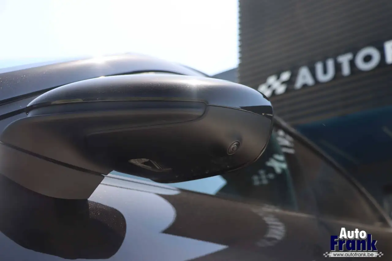 Porsche Taycan - 12