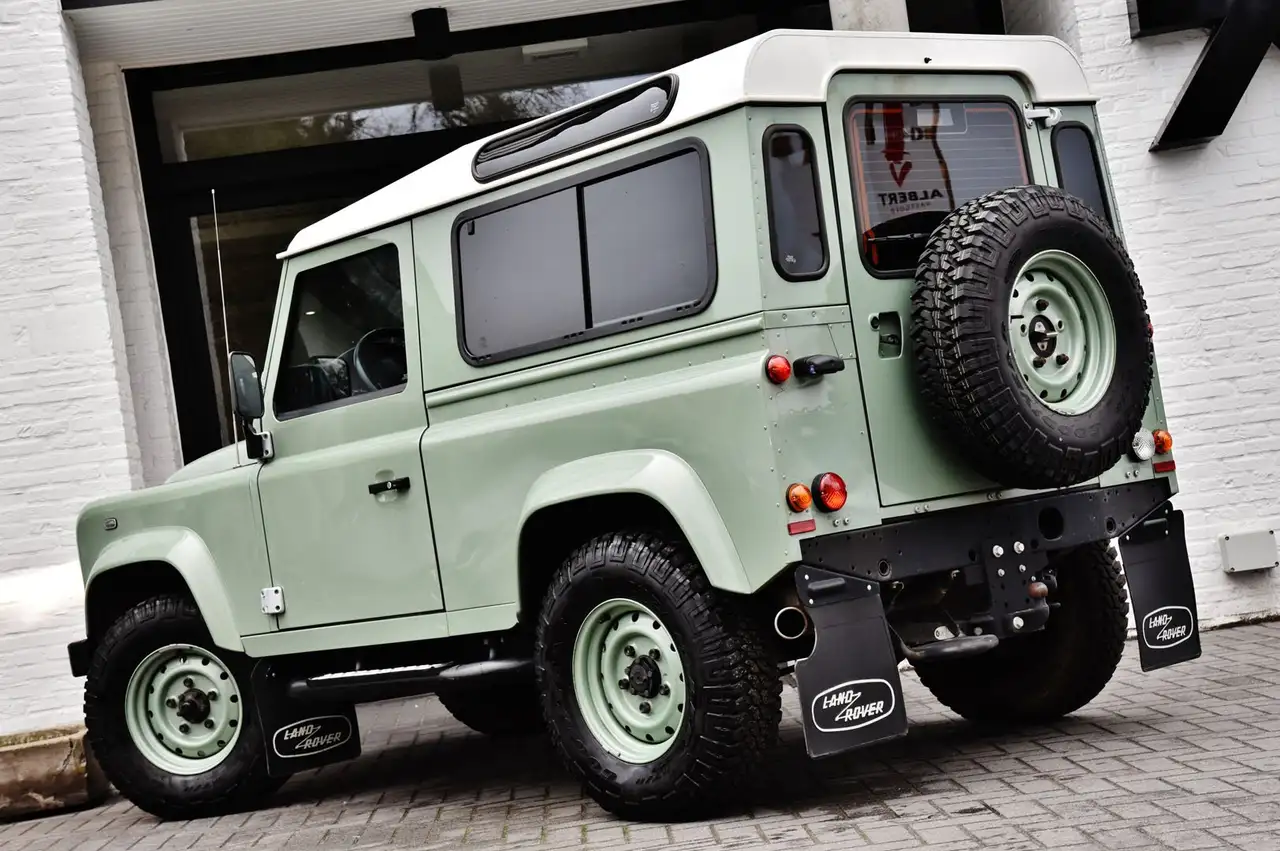 Land Rover Defender - 9