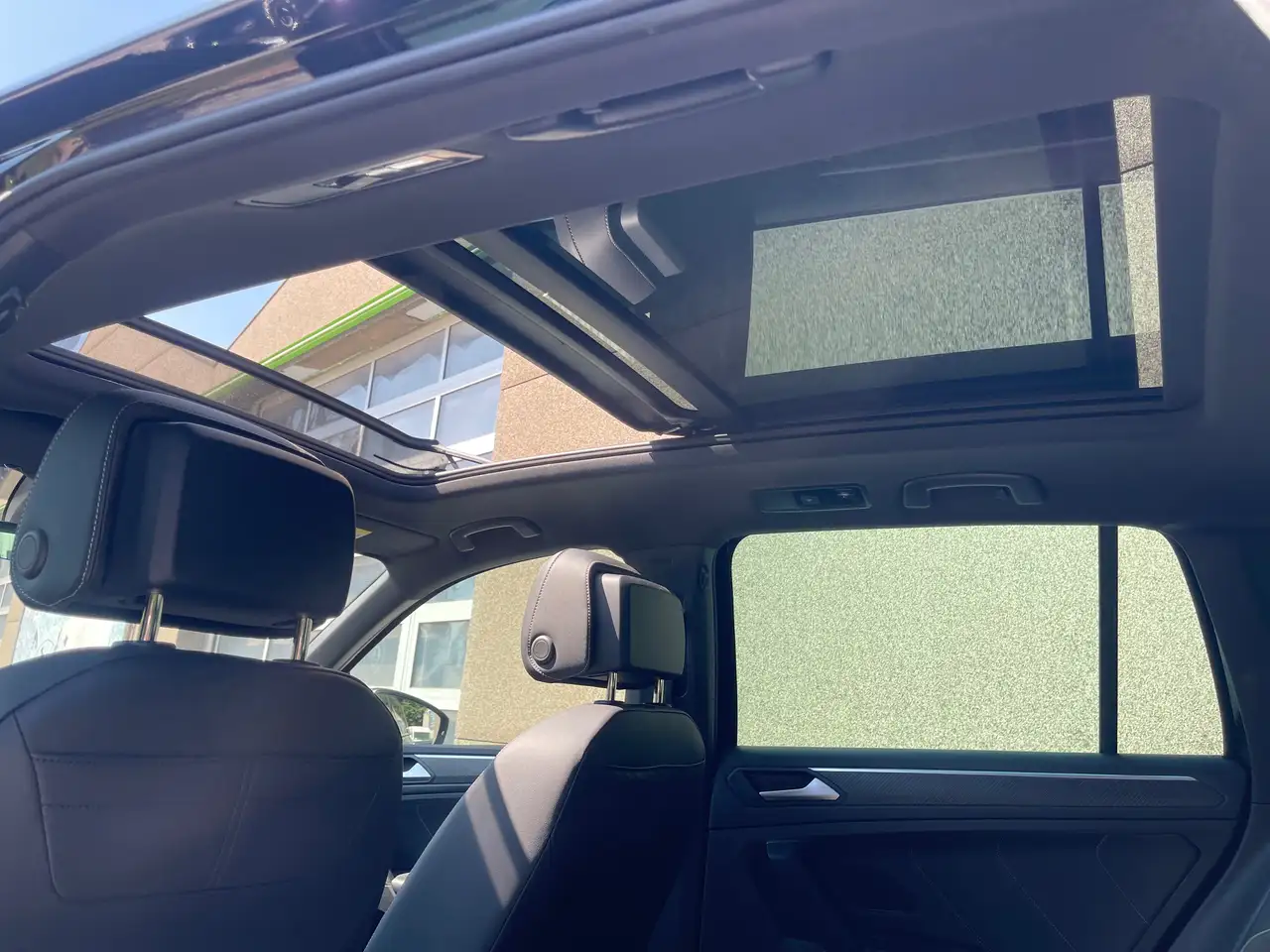 Volkswagen Tiguan - 9