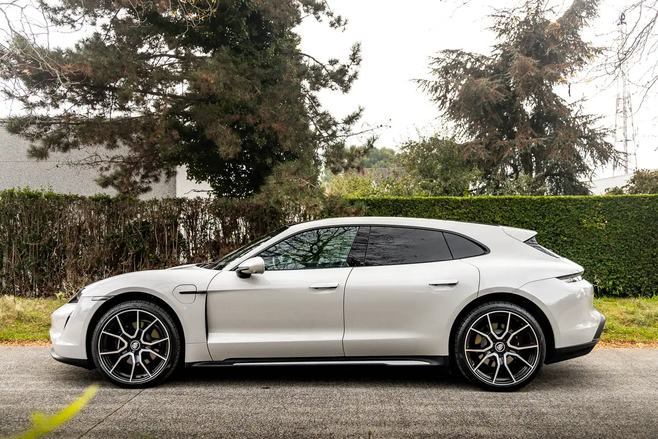 Porsche Taycan - 10