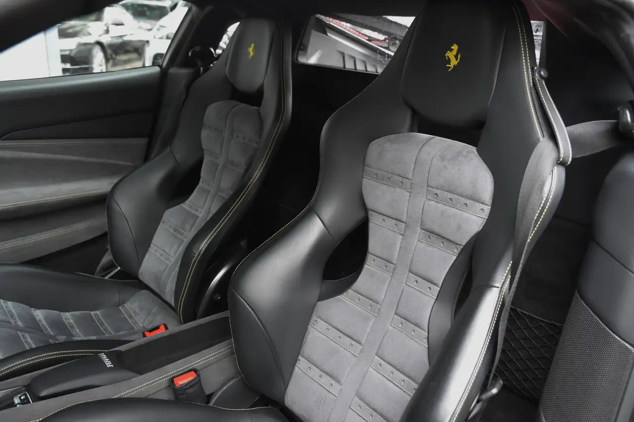 Ferrari F8 Tributo - 12