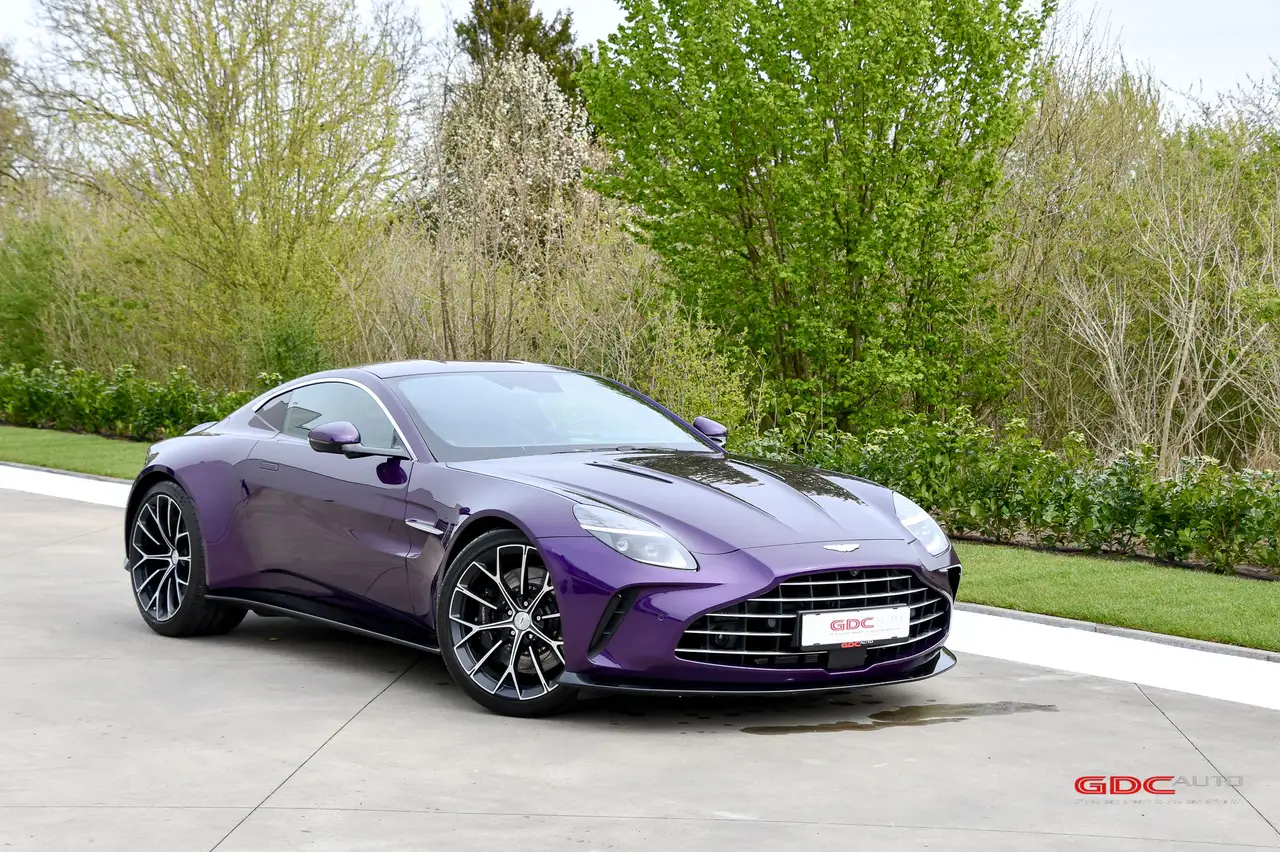 Aston Martin Vantage - 8