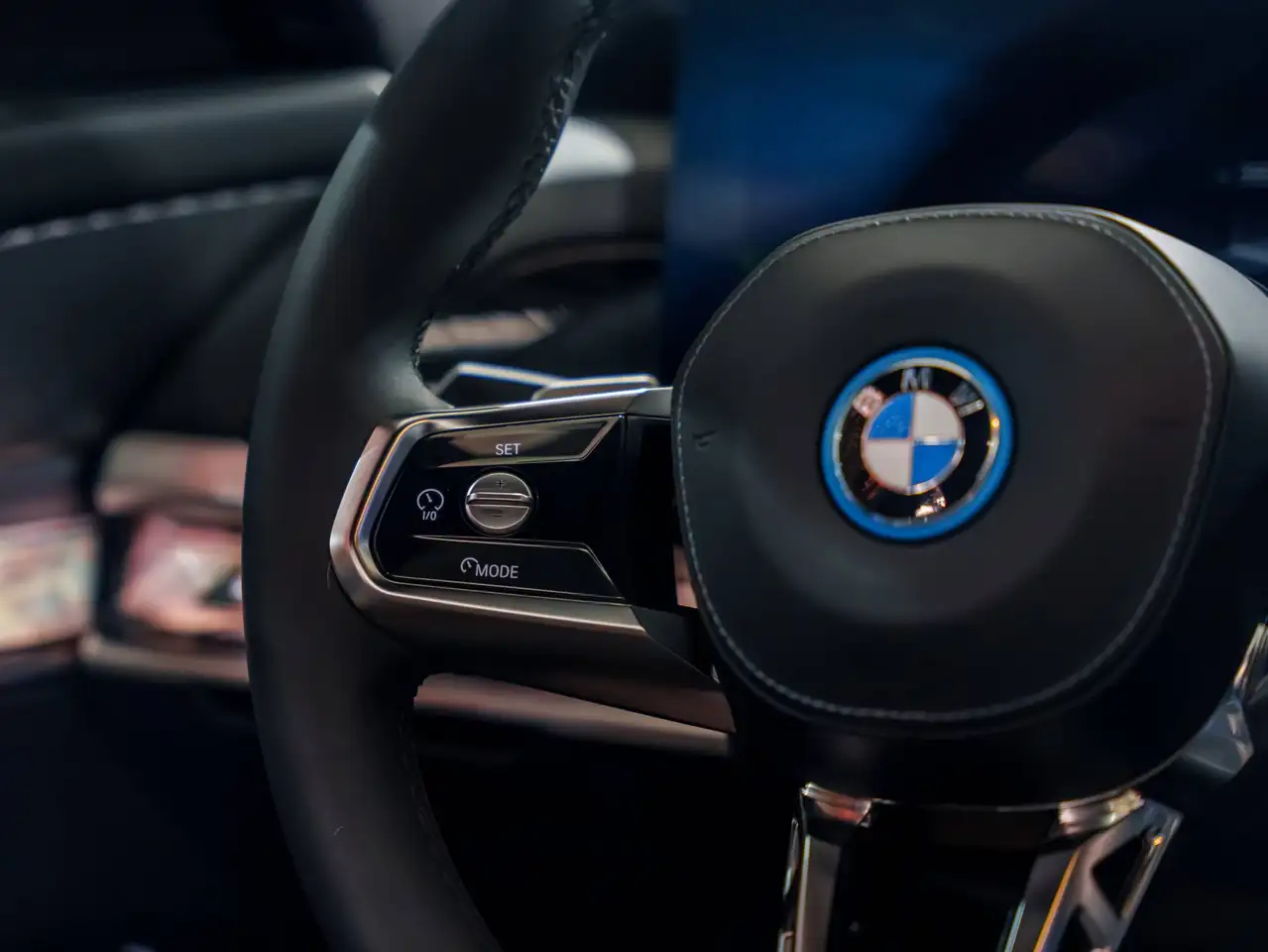 BMW i7 - 12