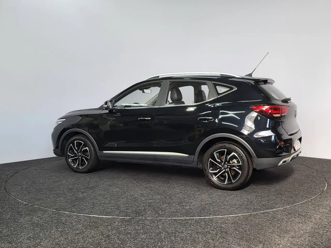 MG ZS - 4