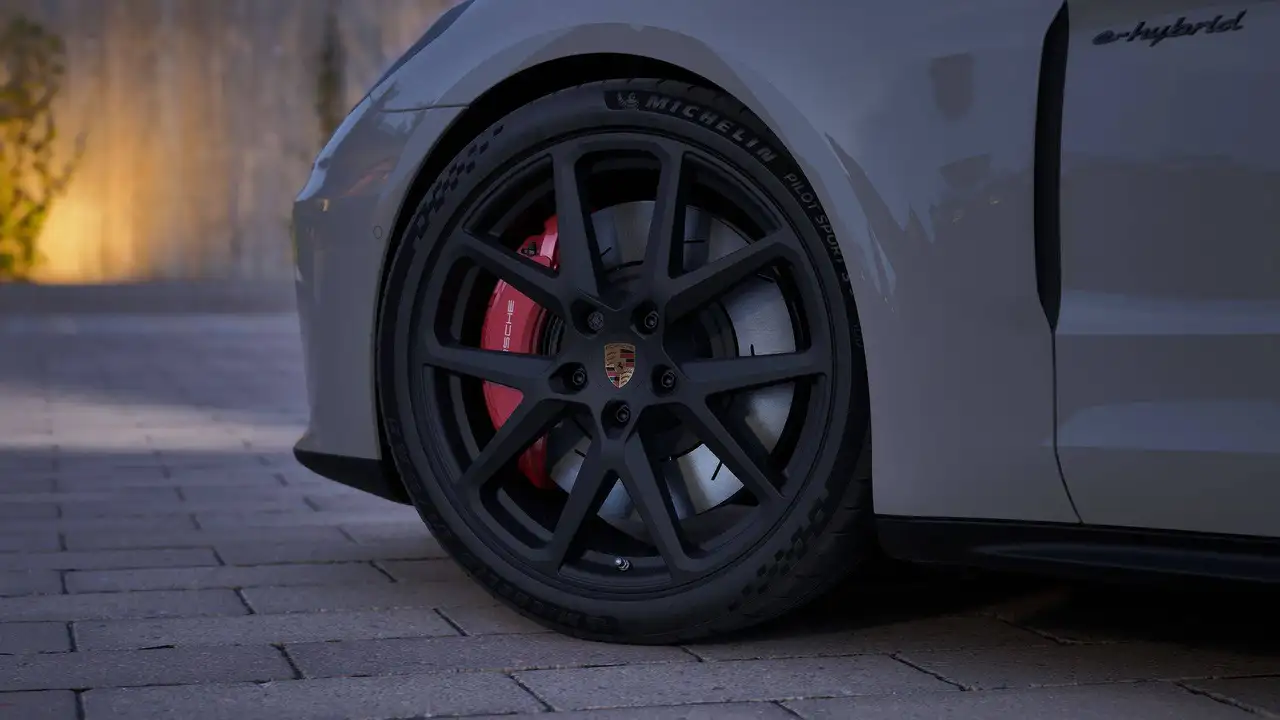 Porsche Panamera - 12