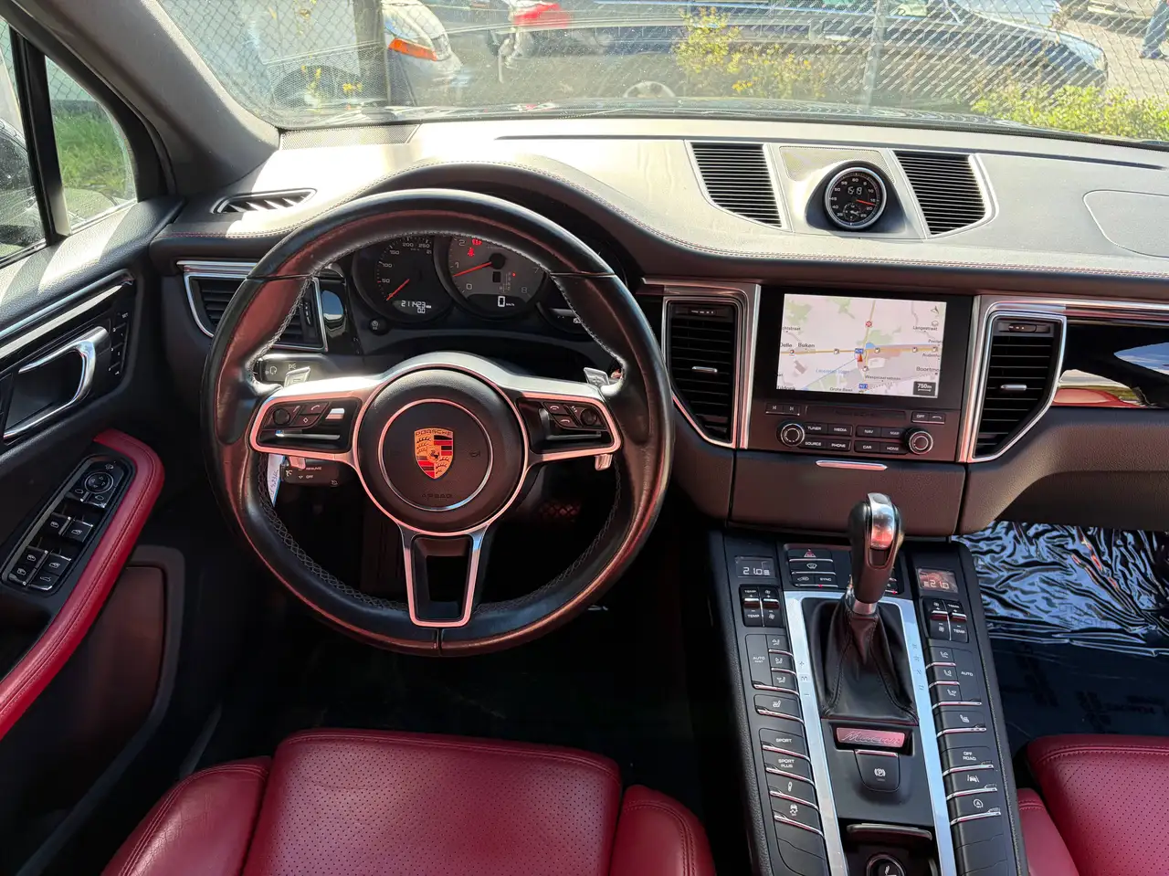Porsche Macan - 12