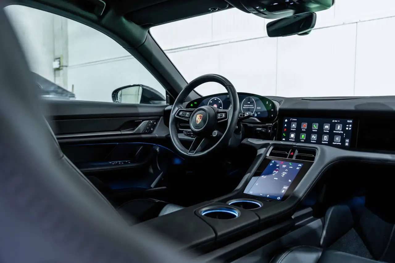 Porsche Taycan - 10