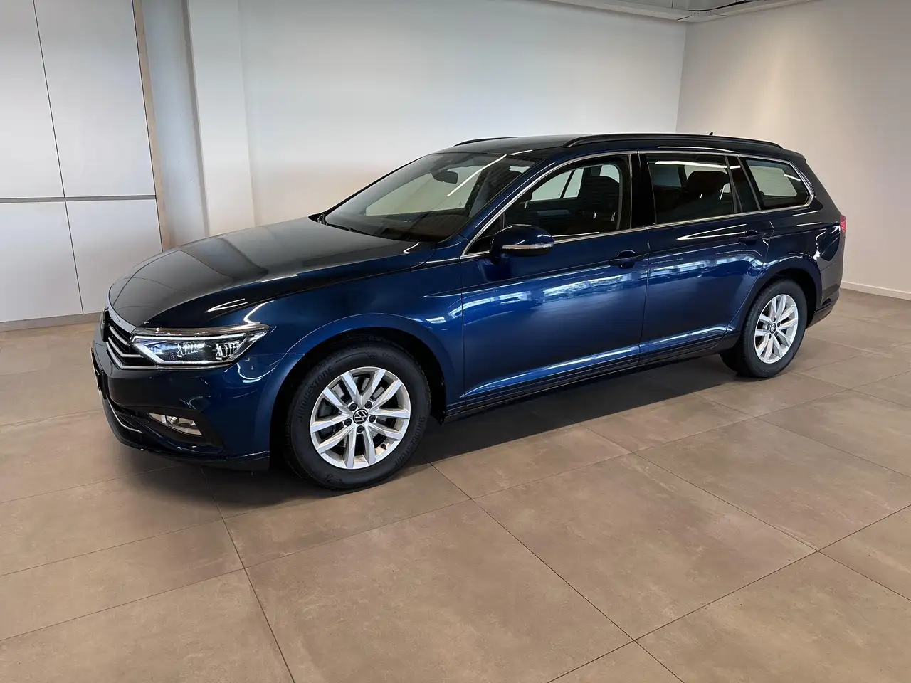 Volkswagen Passat - 4