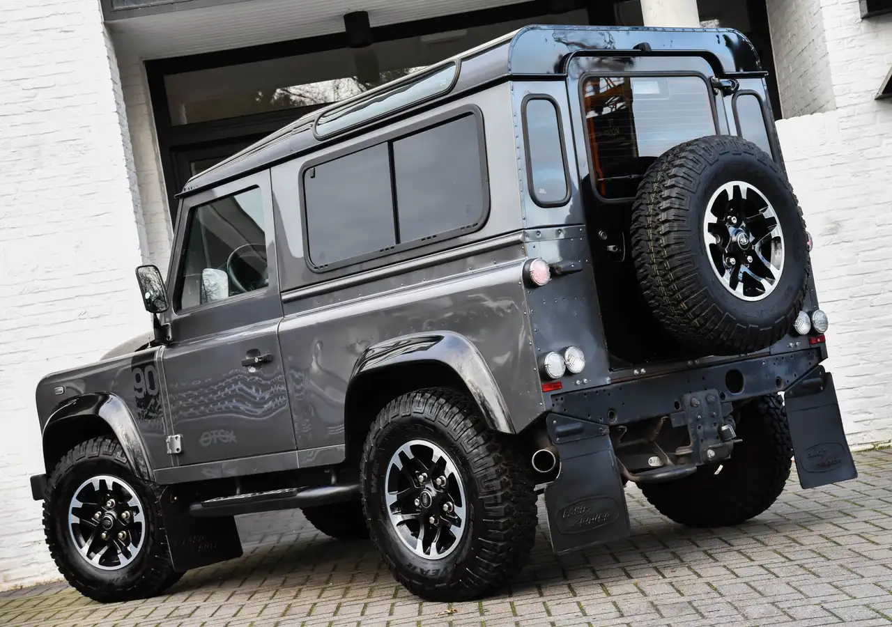 Land Rover Defender - 9