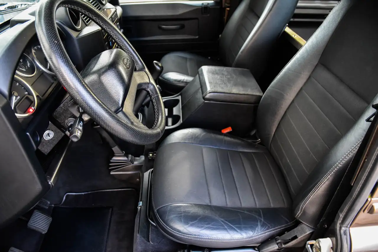 Land Rover Defender - 5