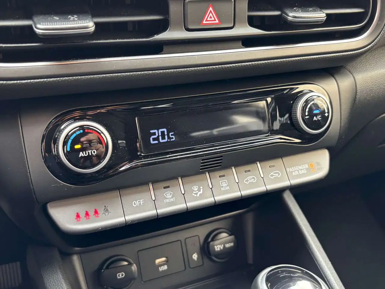 Hyundai KONA - 11