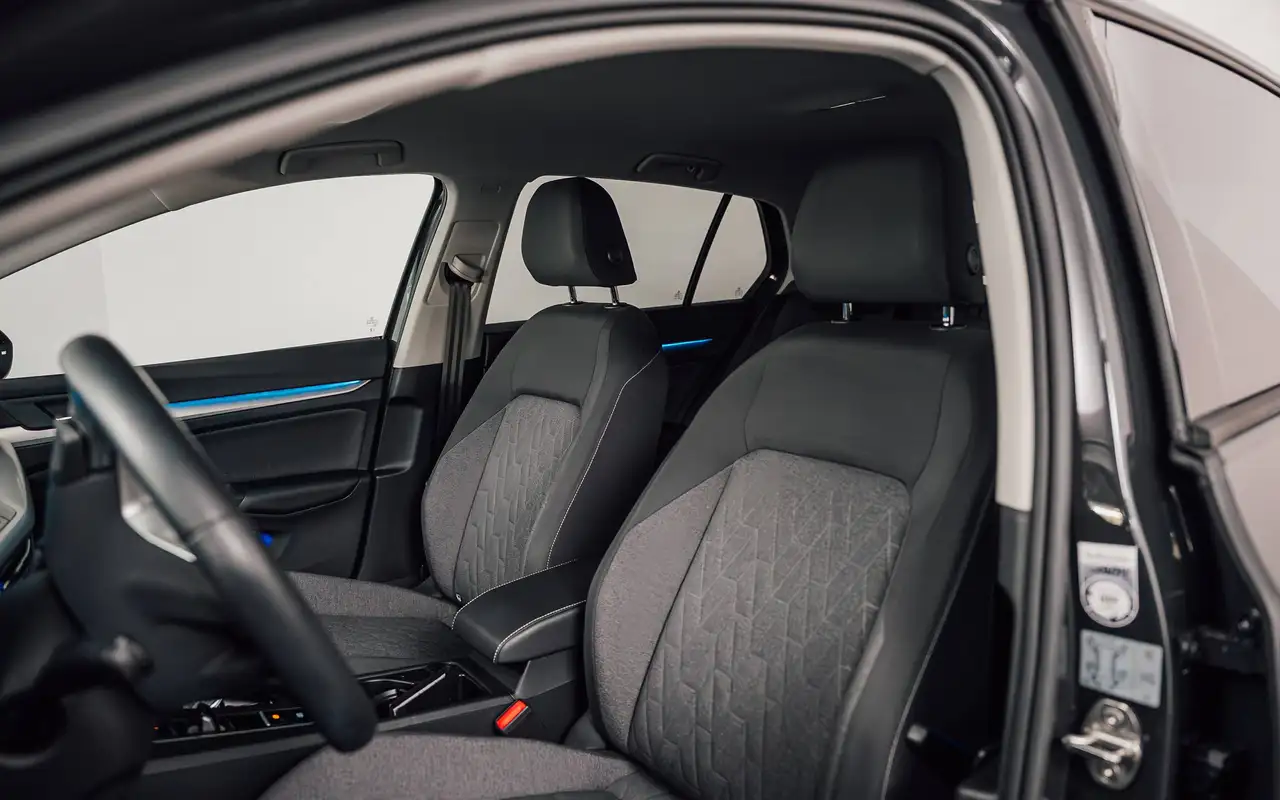Volkswagen Golf - 10