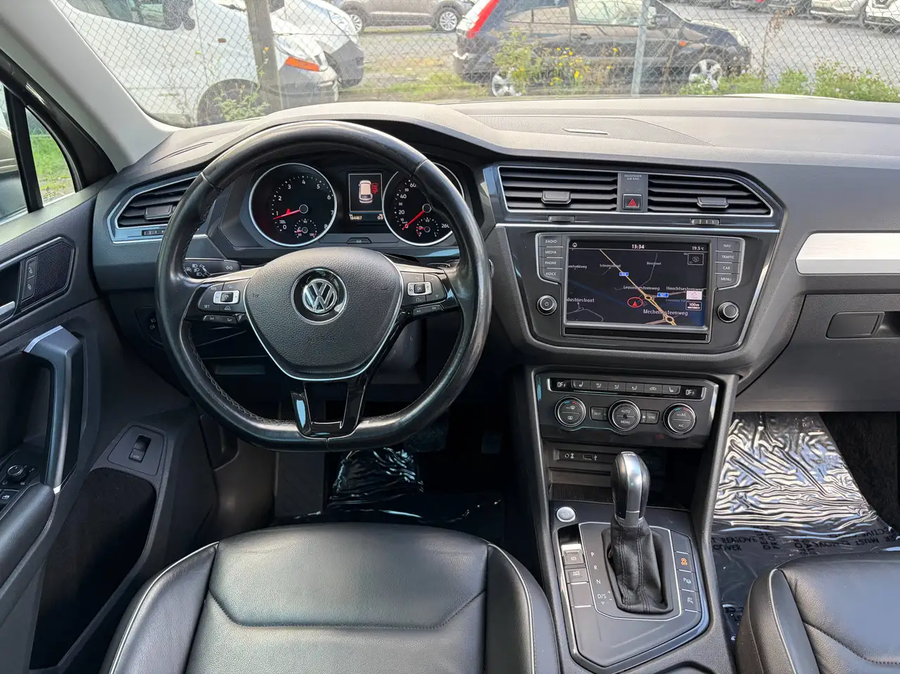 Volkswagen Tiguan - 12