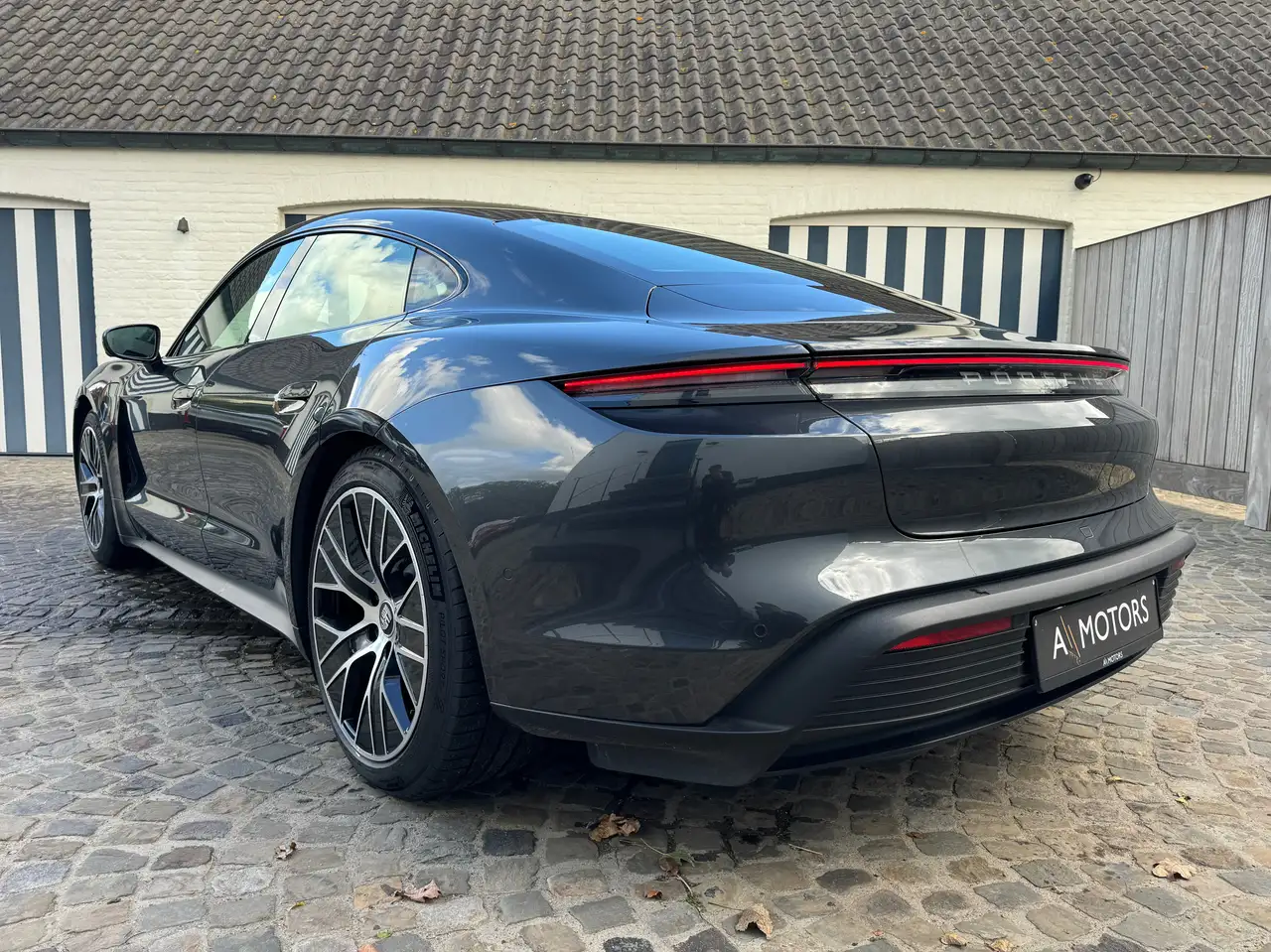 Porsche Taycan - 4
