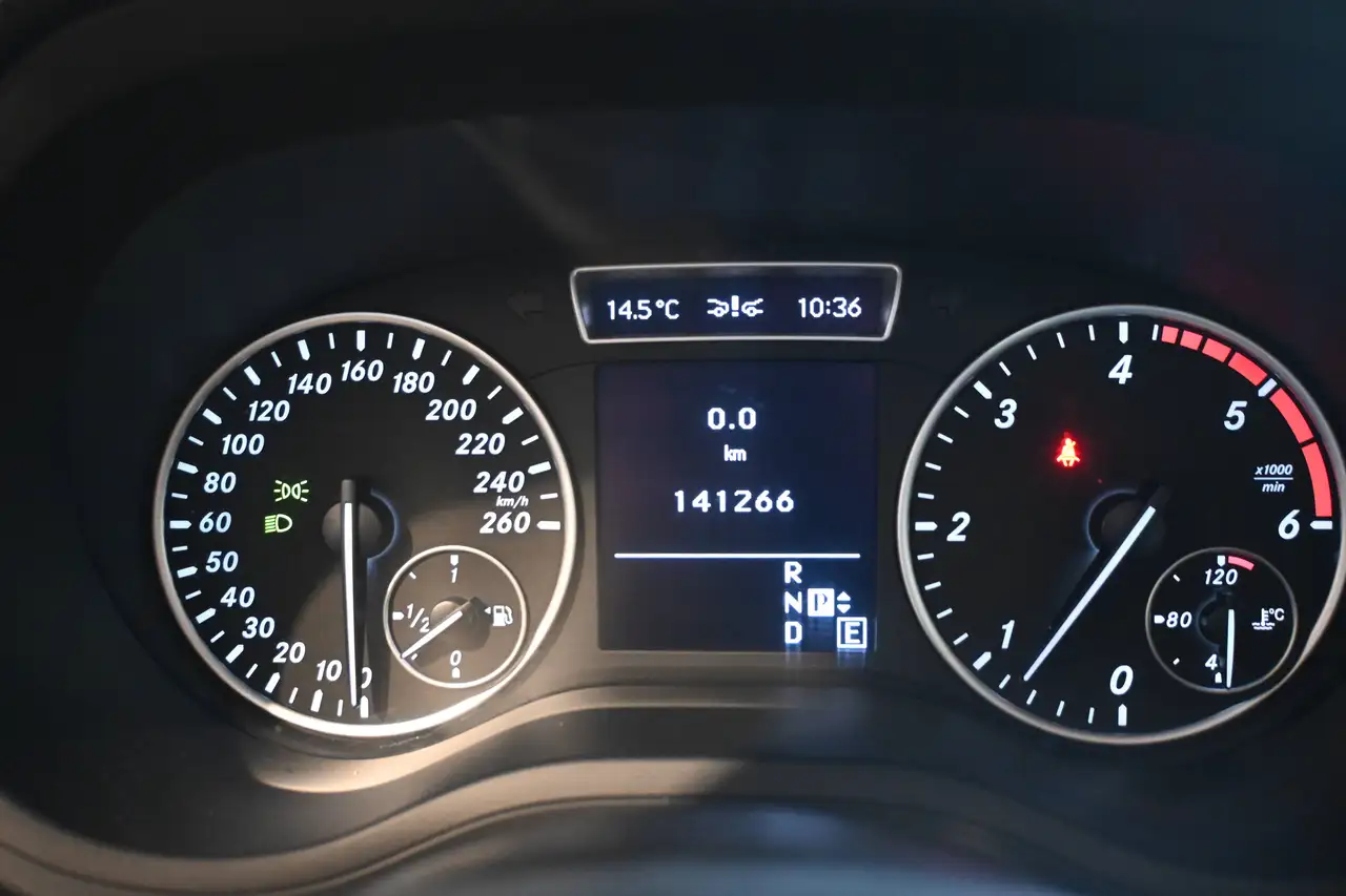 Mercedes-Benz B 180 - 11