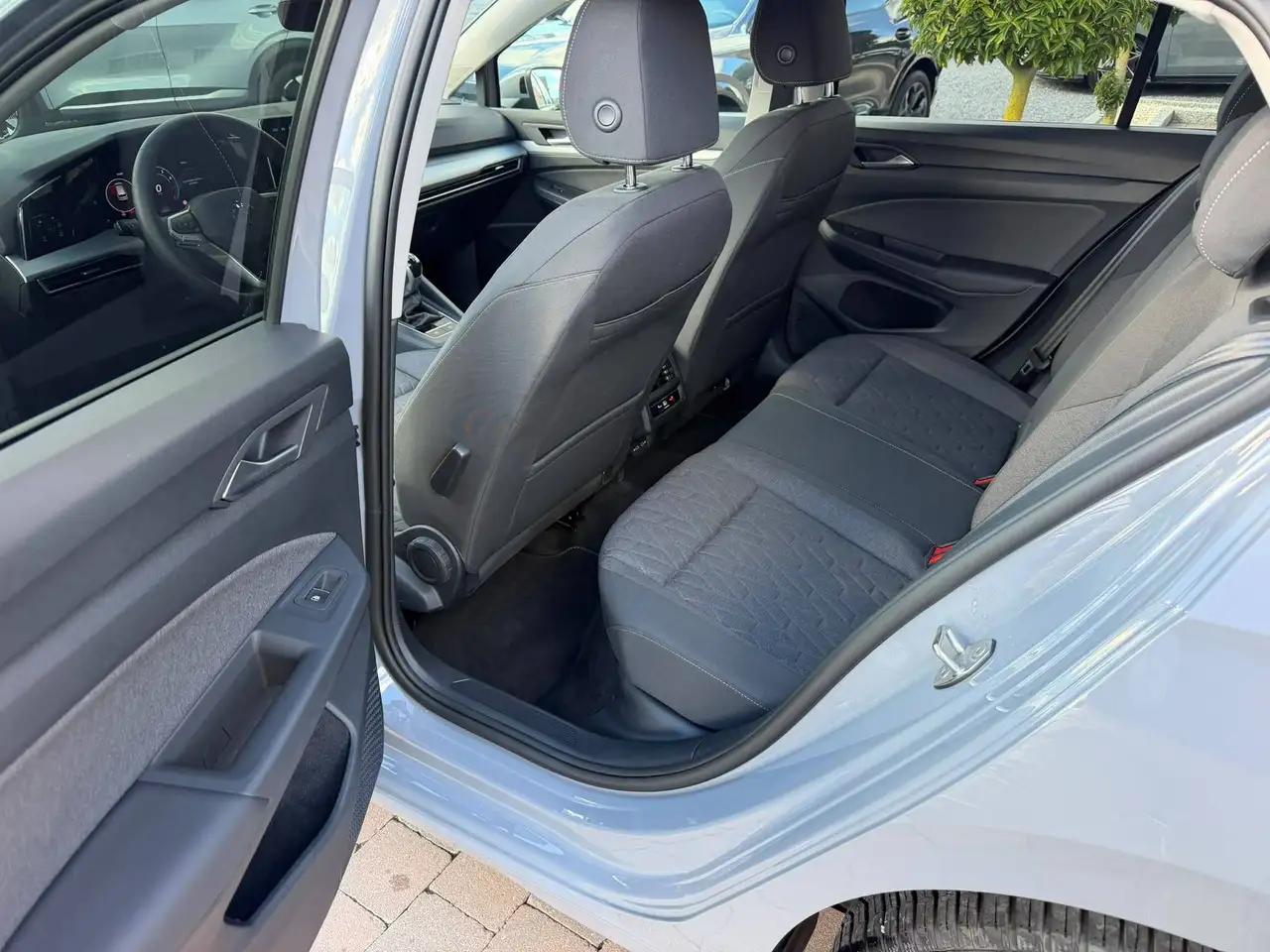 Volkswagen Golf - 8