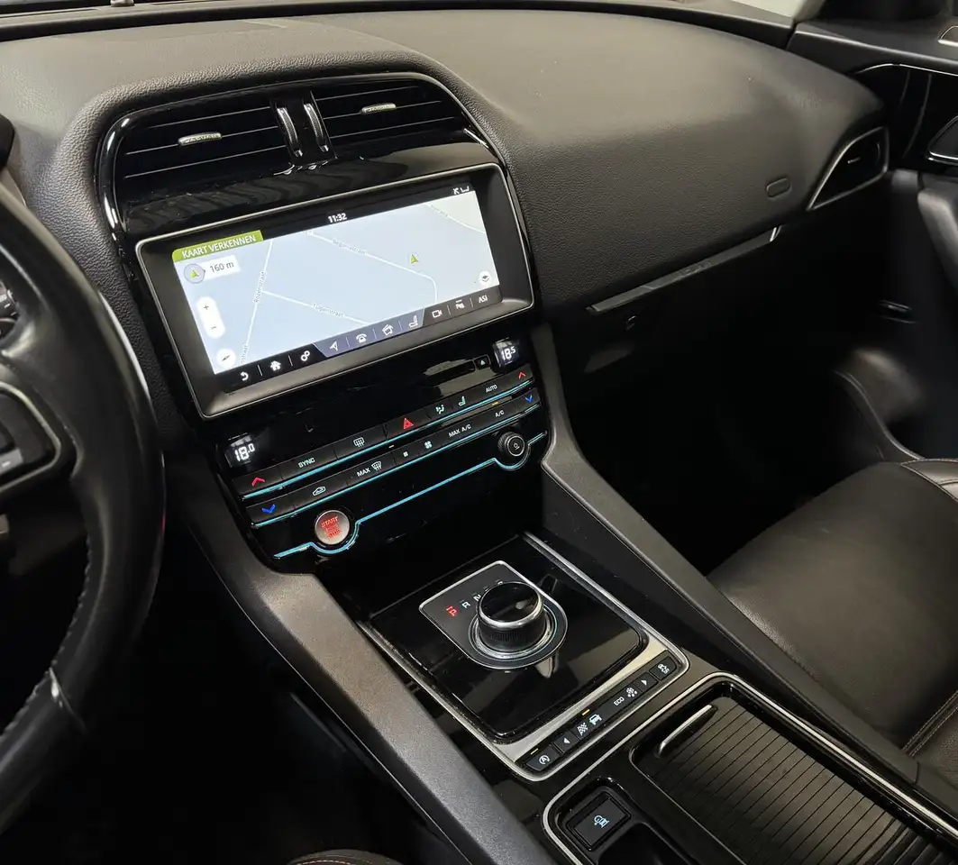 Jaguar F-Pace - 12