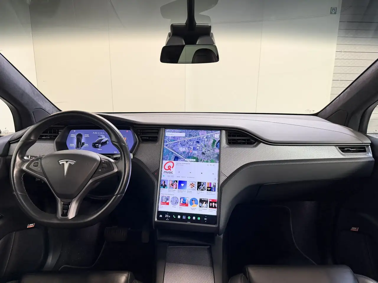 Tesla Model X - 11