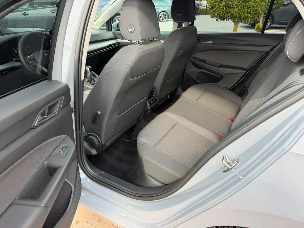 Volkswagen Golf - 8