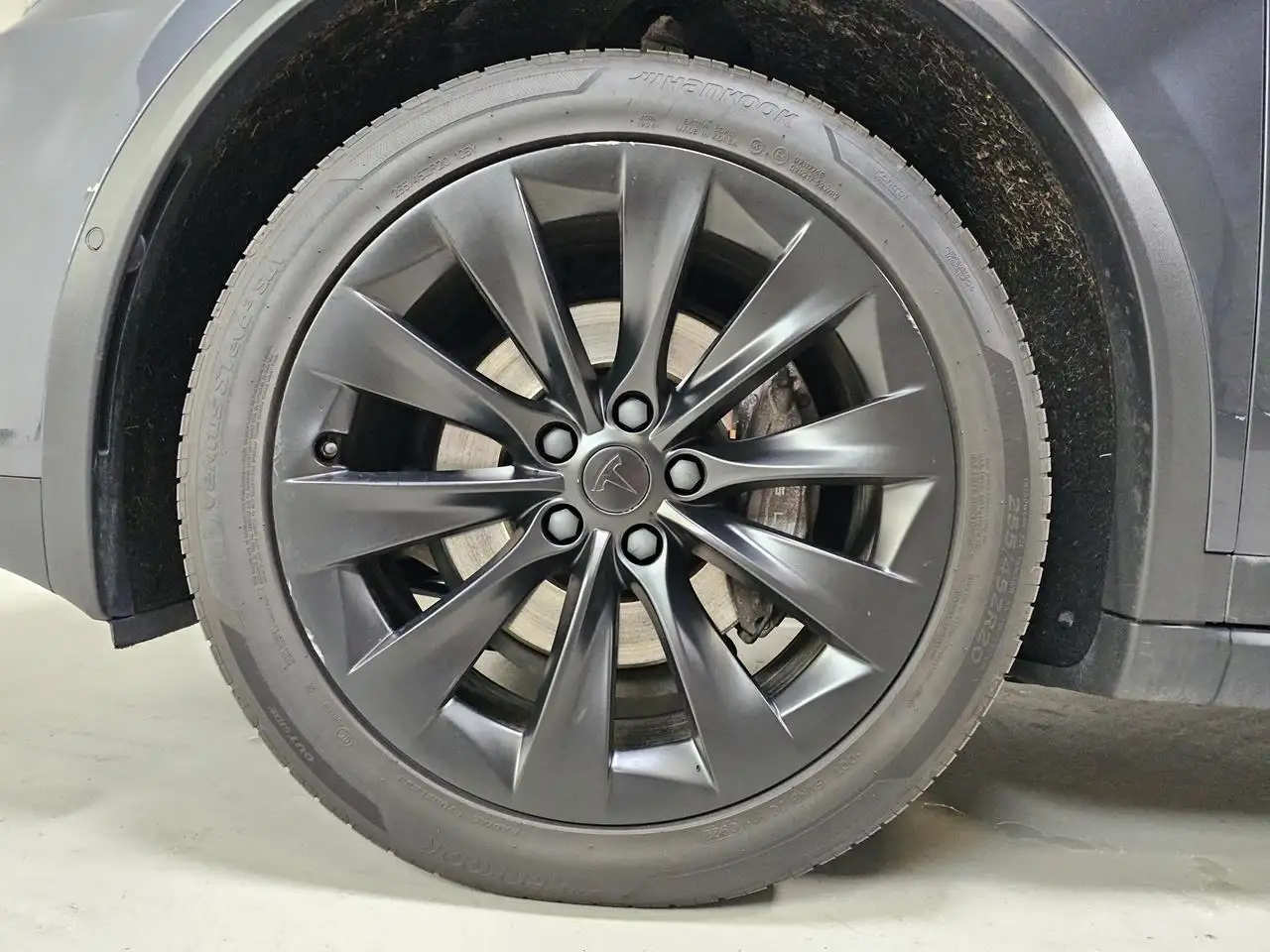 Tesla Model X - 7