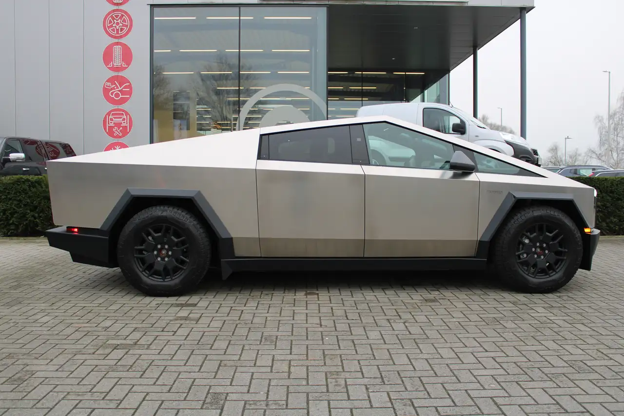 Tesla Cybertruck - 5