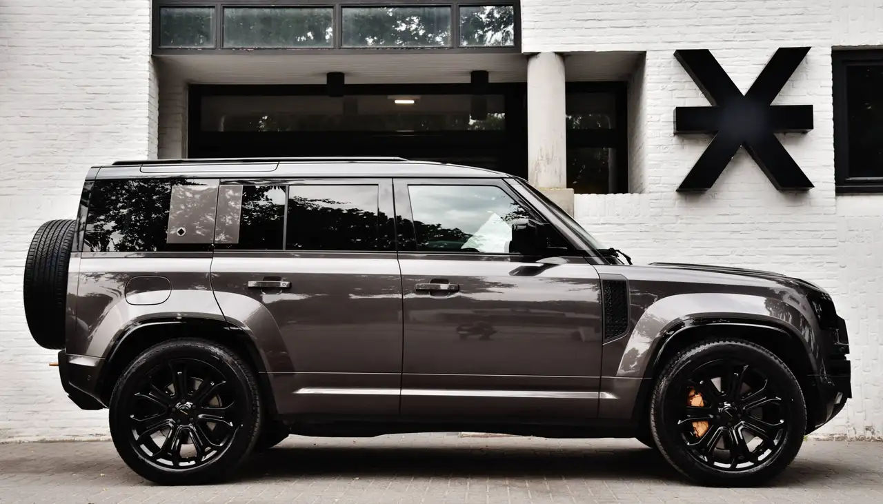 Land Rover Defender - 3