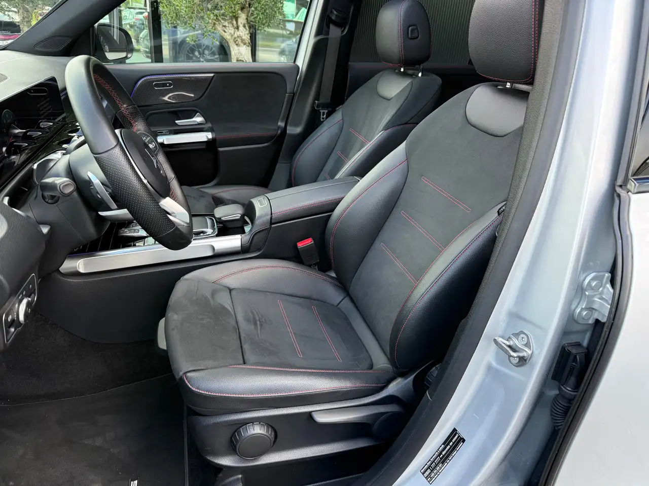 Mercedes-Benz GLB 200 - 10