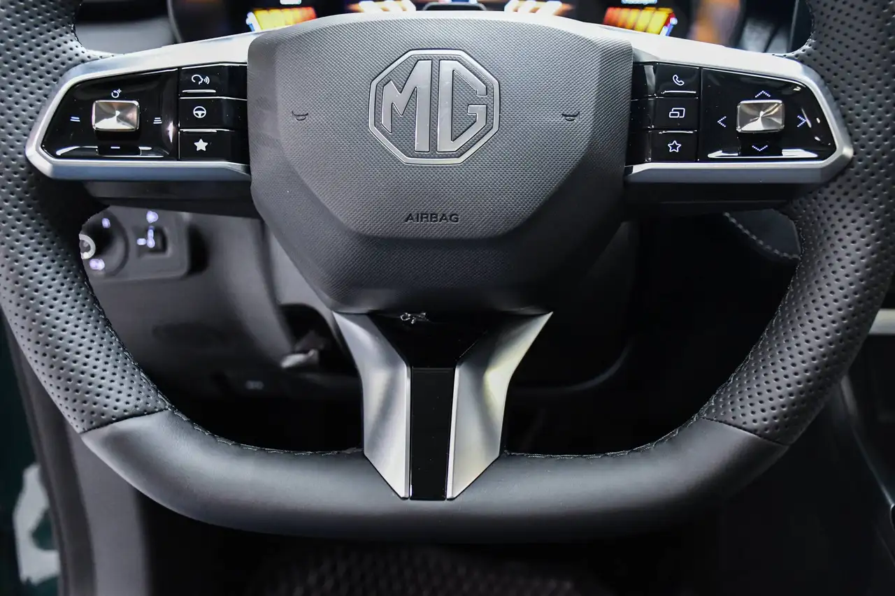 MG ZS - 10