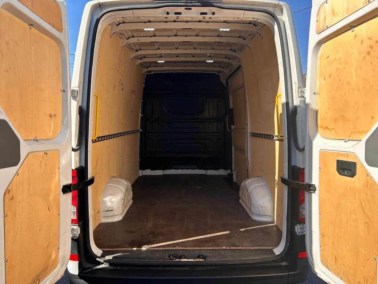 Volkswagen Crafter - 11