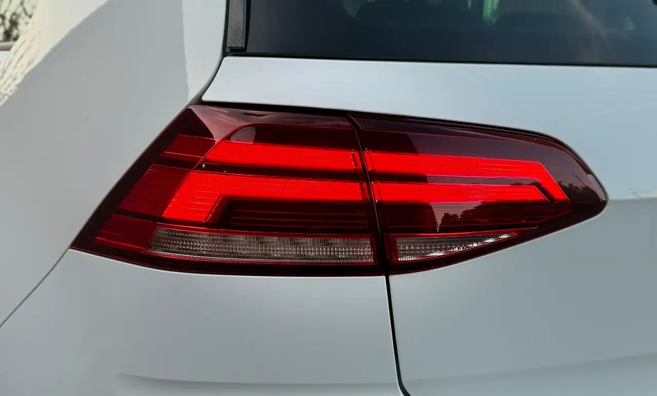 Volkswagen Golf - 10