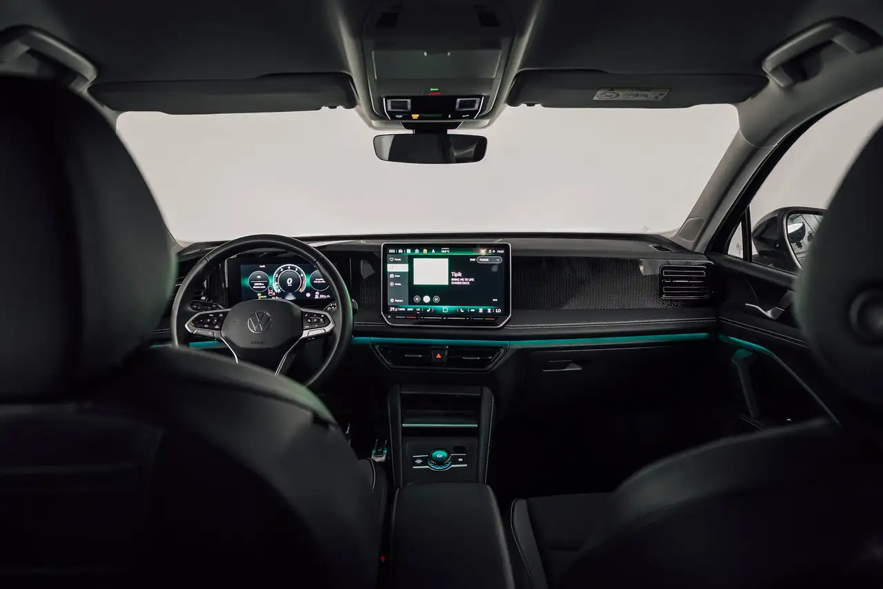 Volkswagen Tiguan - 11