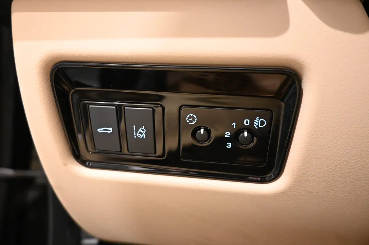 Jaguar XE - 12
