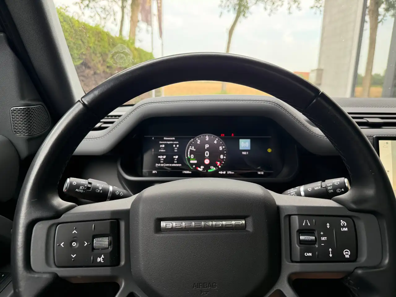 Land Rover Defender - 7
