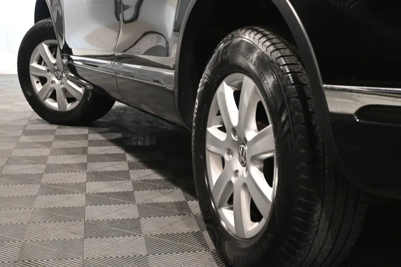 Volkswagen Touareg - 11
