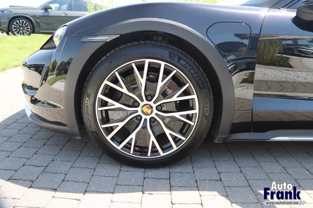 Porsche Taycan - 4