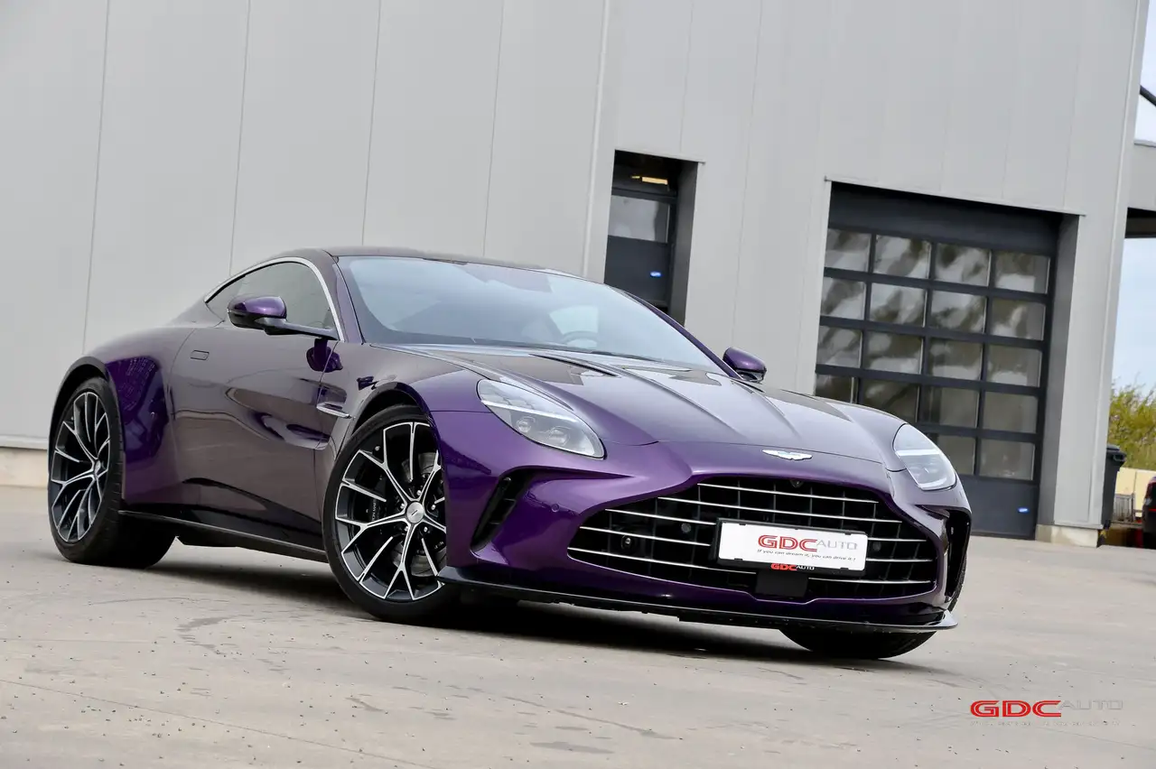 Aston Martin Vantage - 10
