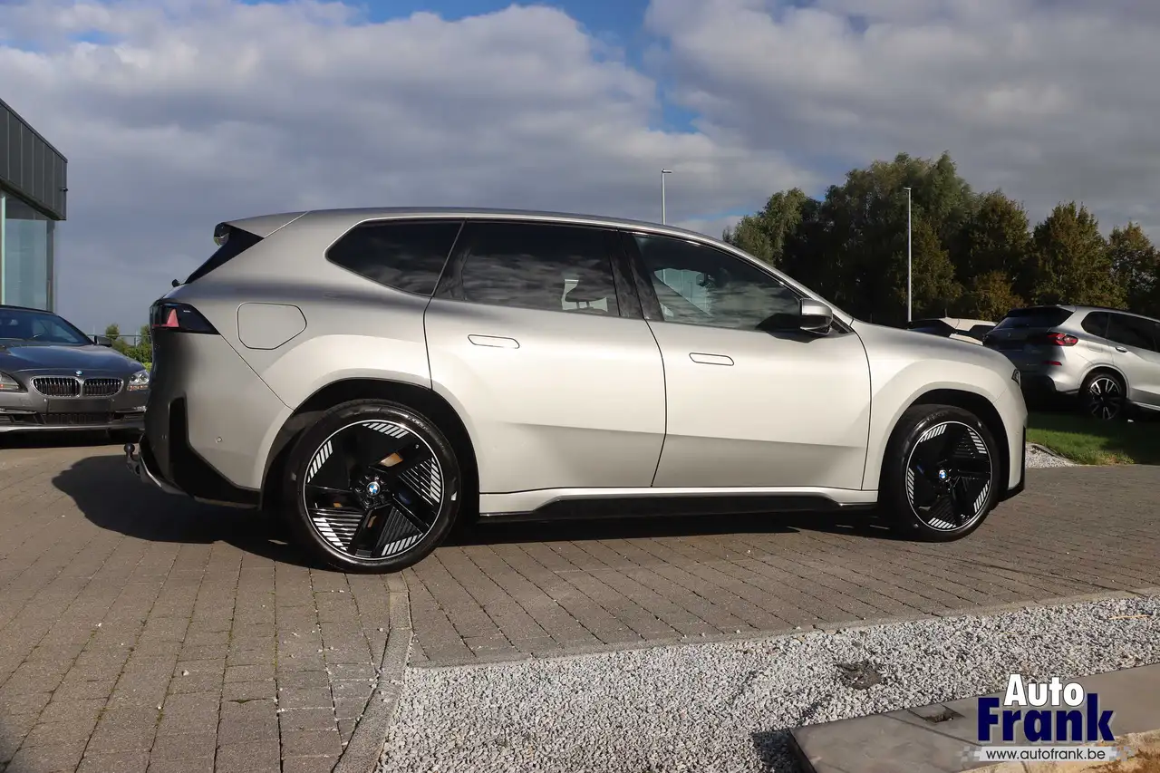 BMW iX3 - 8