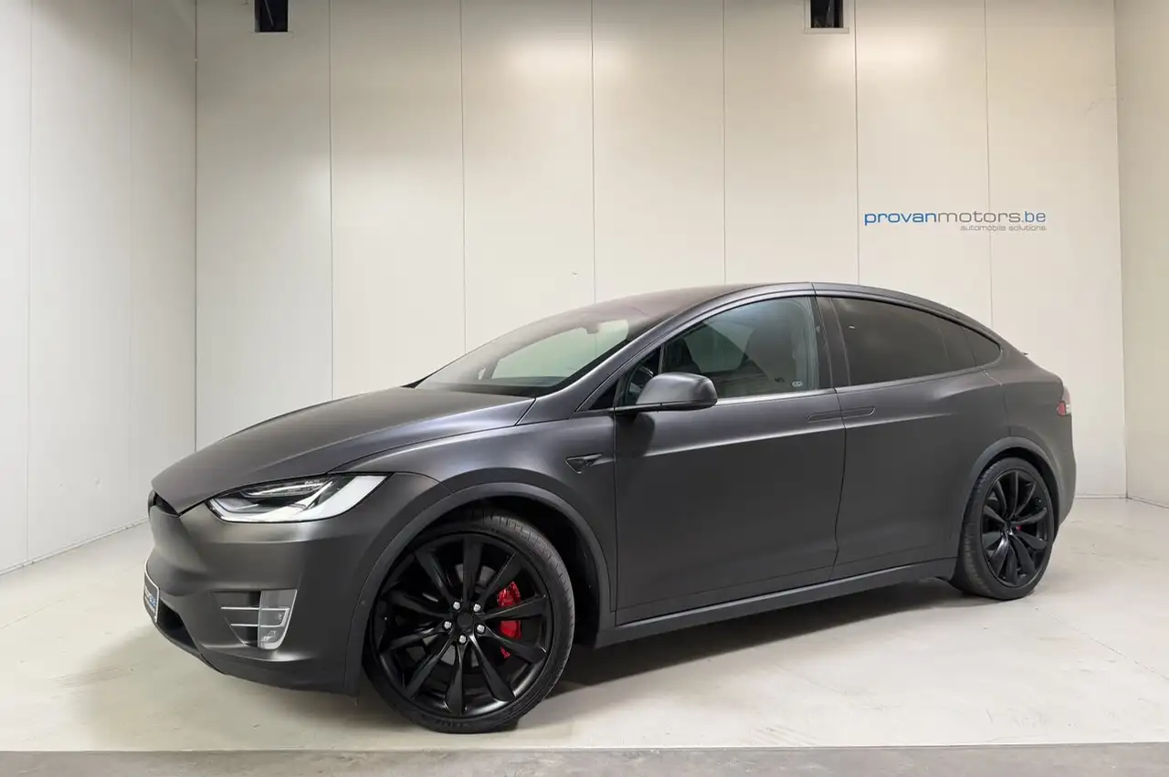 Tesla Model X - 4