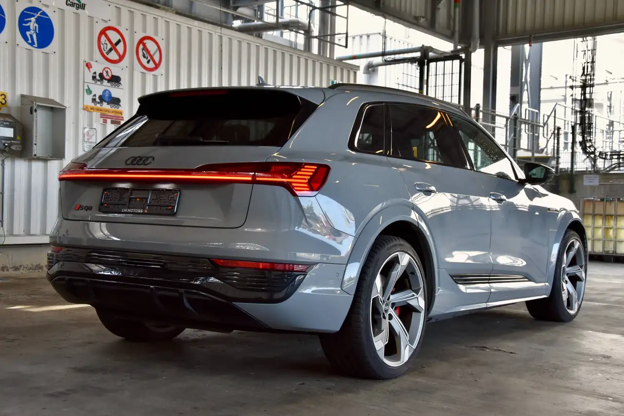 Audi SQ8 e-tron - 12