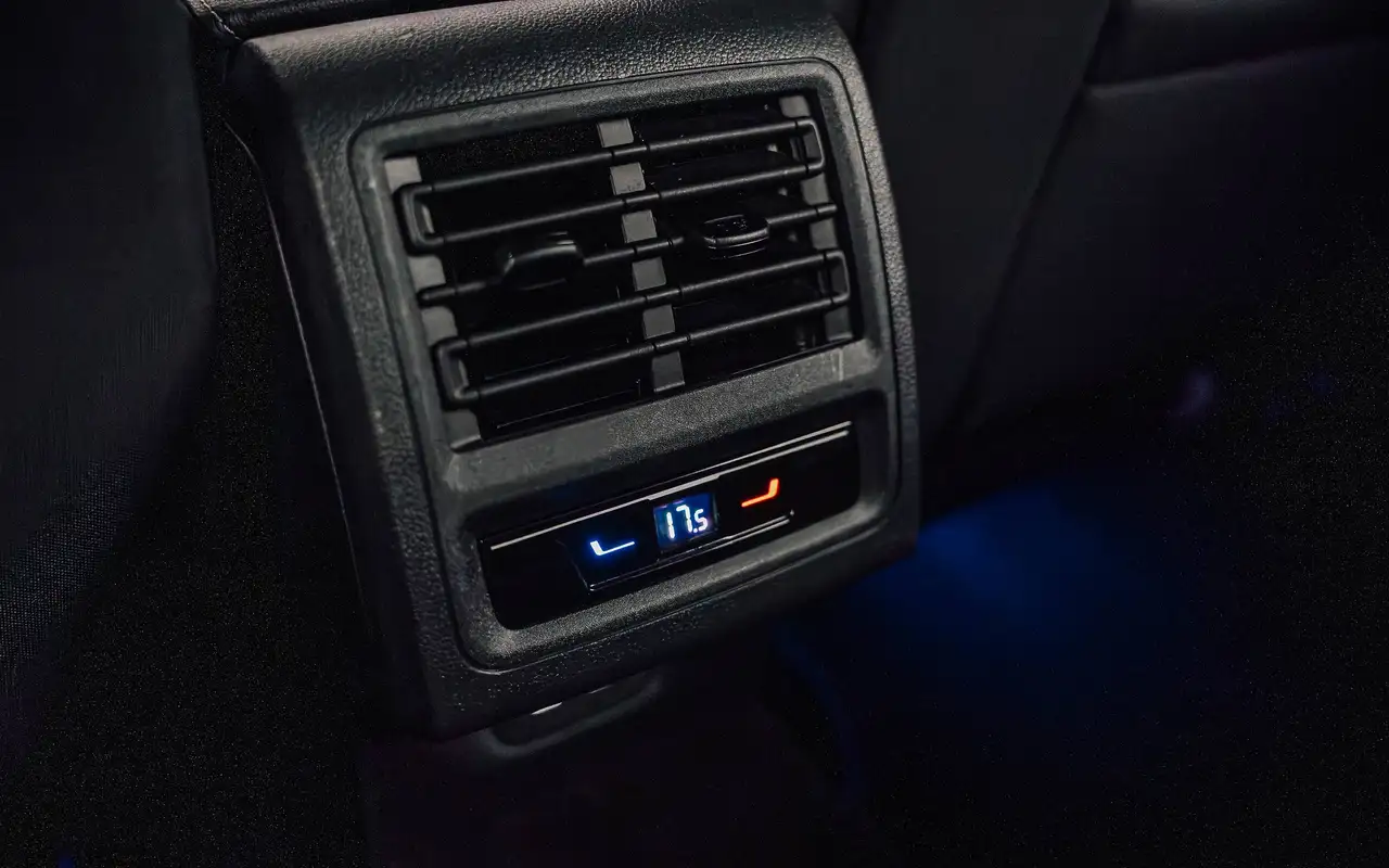 Volkswagen Golf - 10
