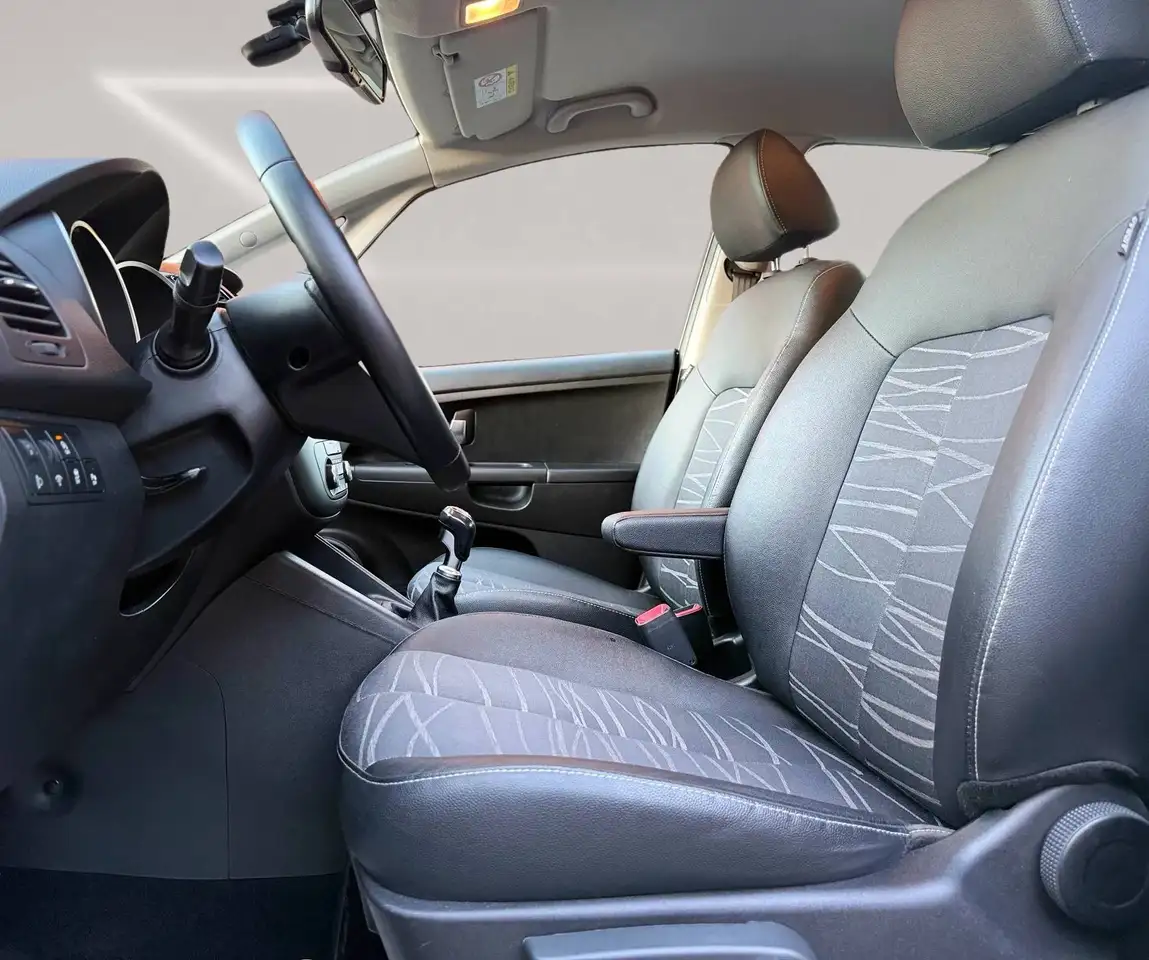 Kia Venga - 12