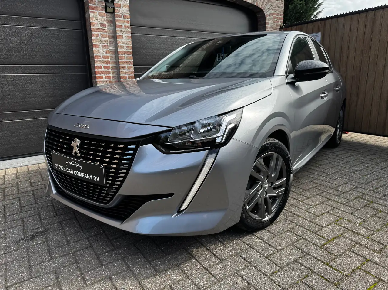 Peugeot 208 - 1