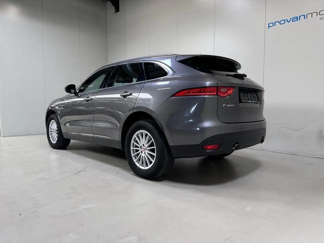 Jaguar F-Pace - 6