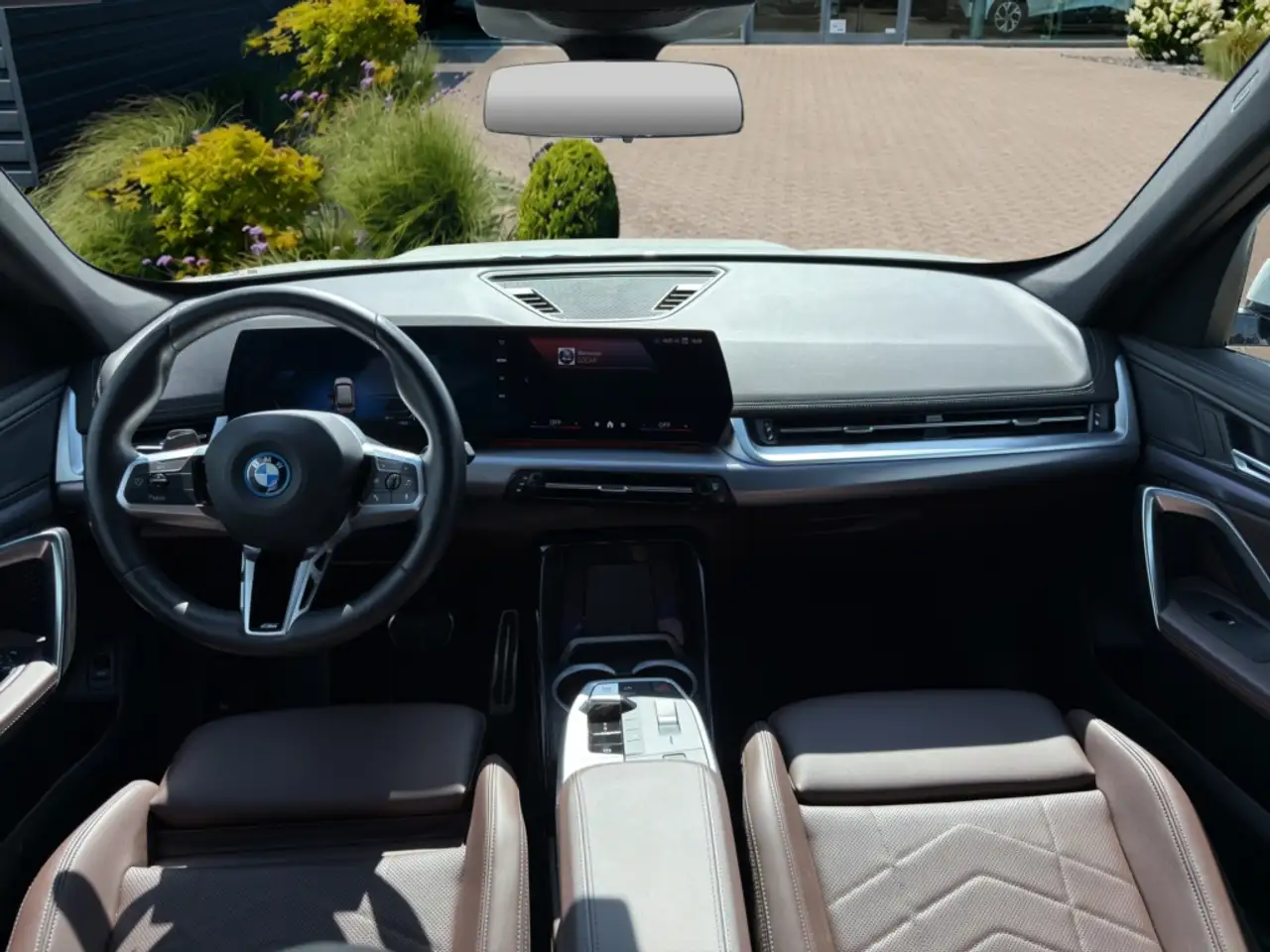 BMW iX1 - 11