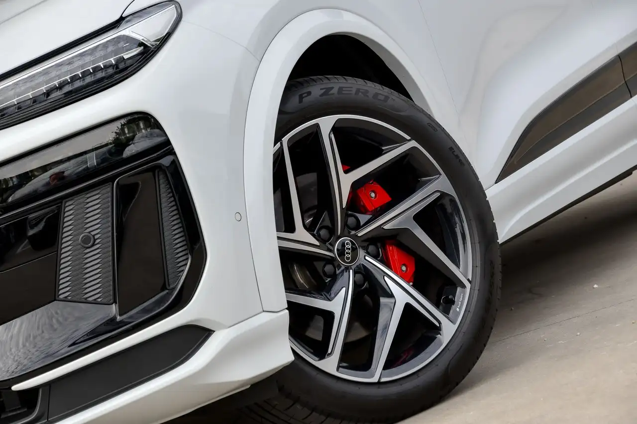 Audi SQ6 e-tron - 10