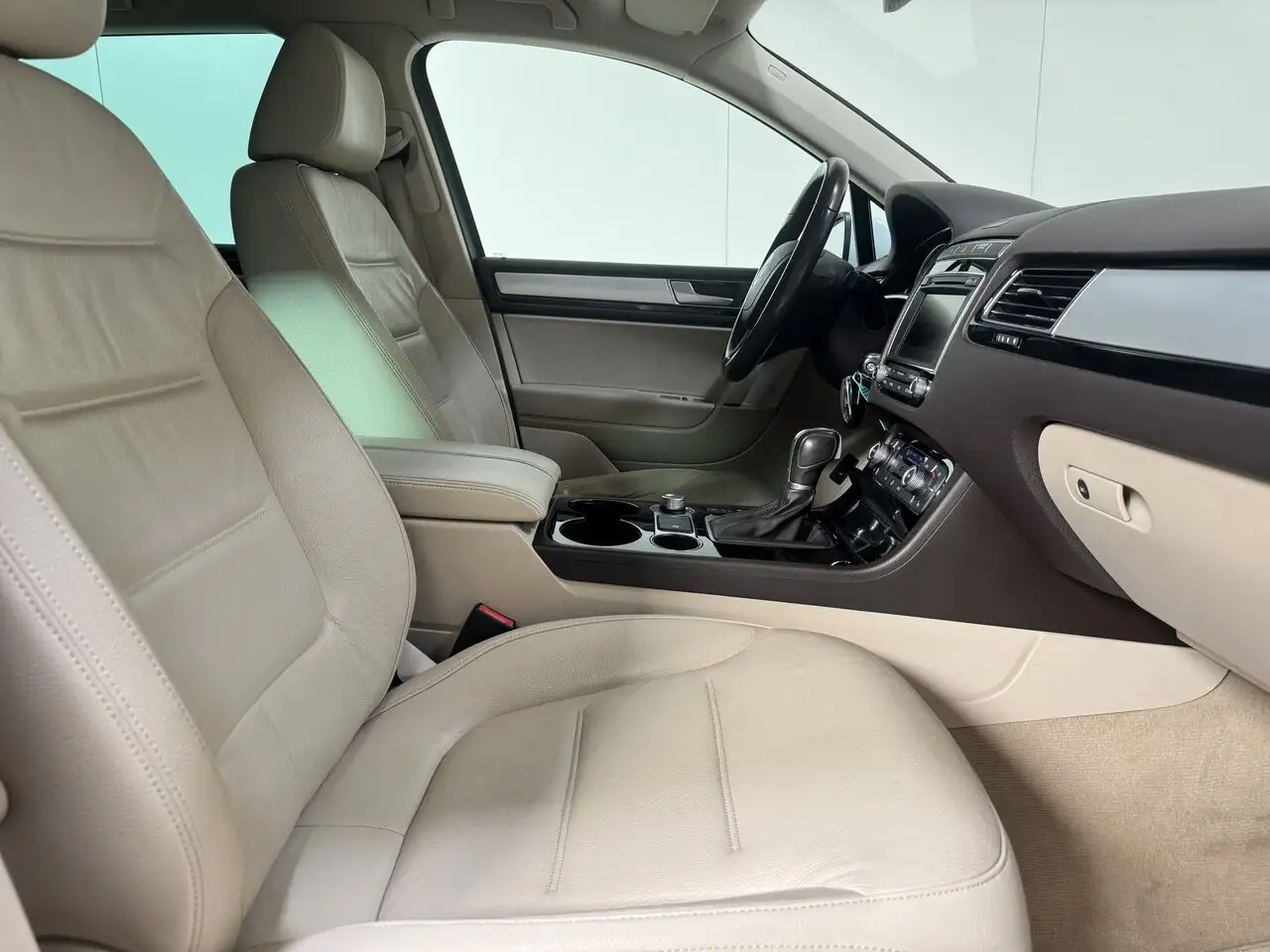 Volkswagen Touareg - 2
