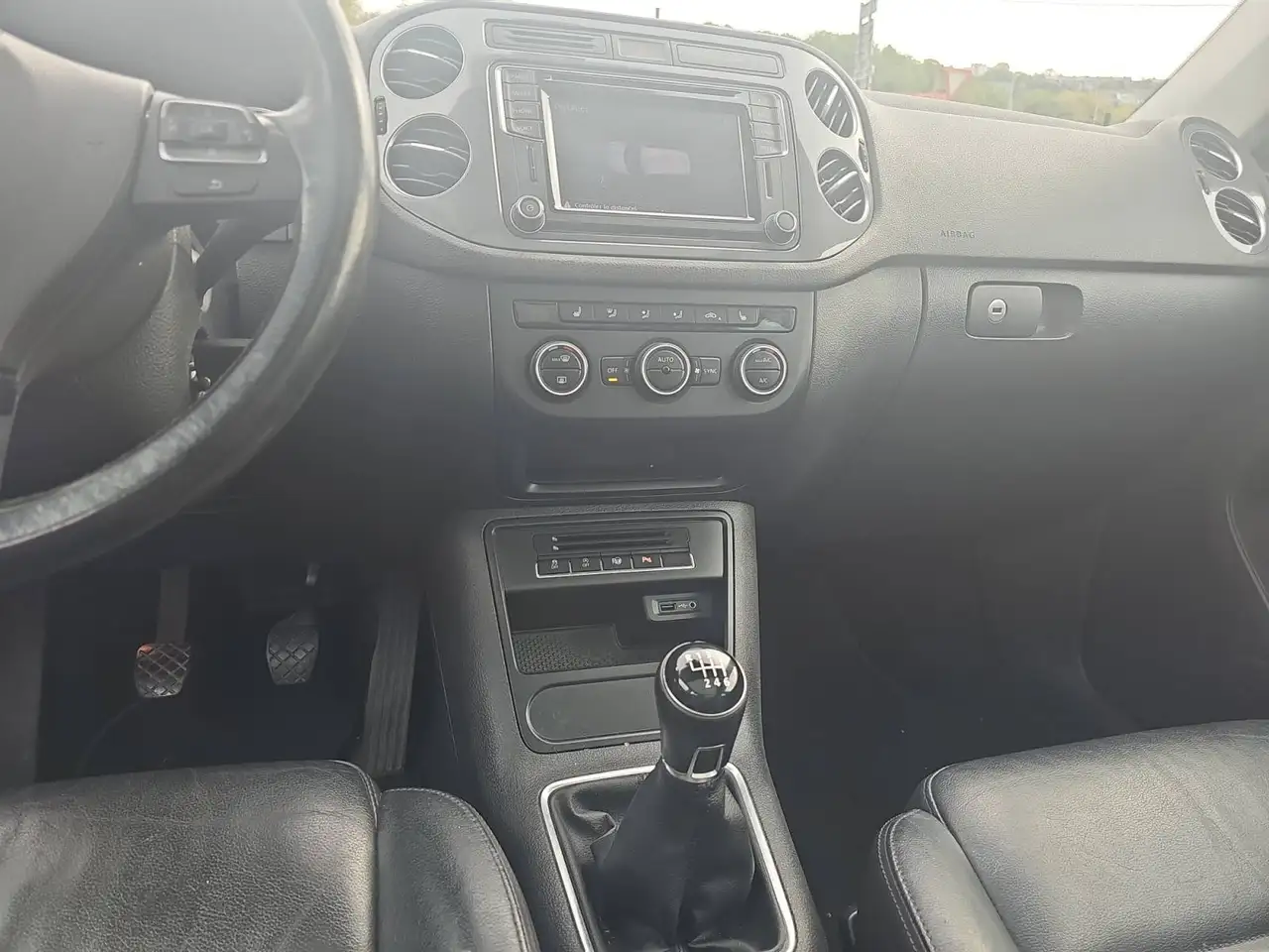 Volkswagen Tiguan - 11