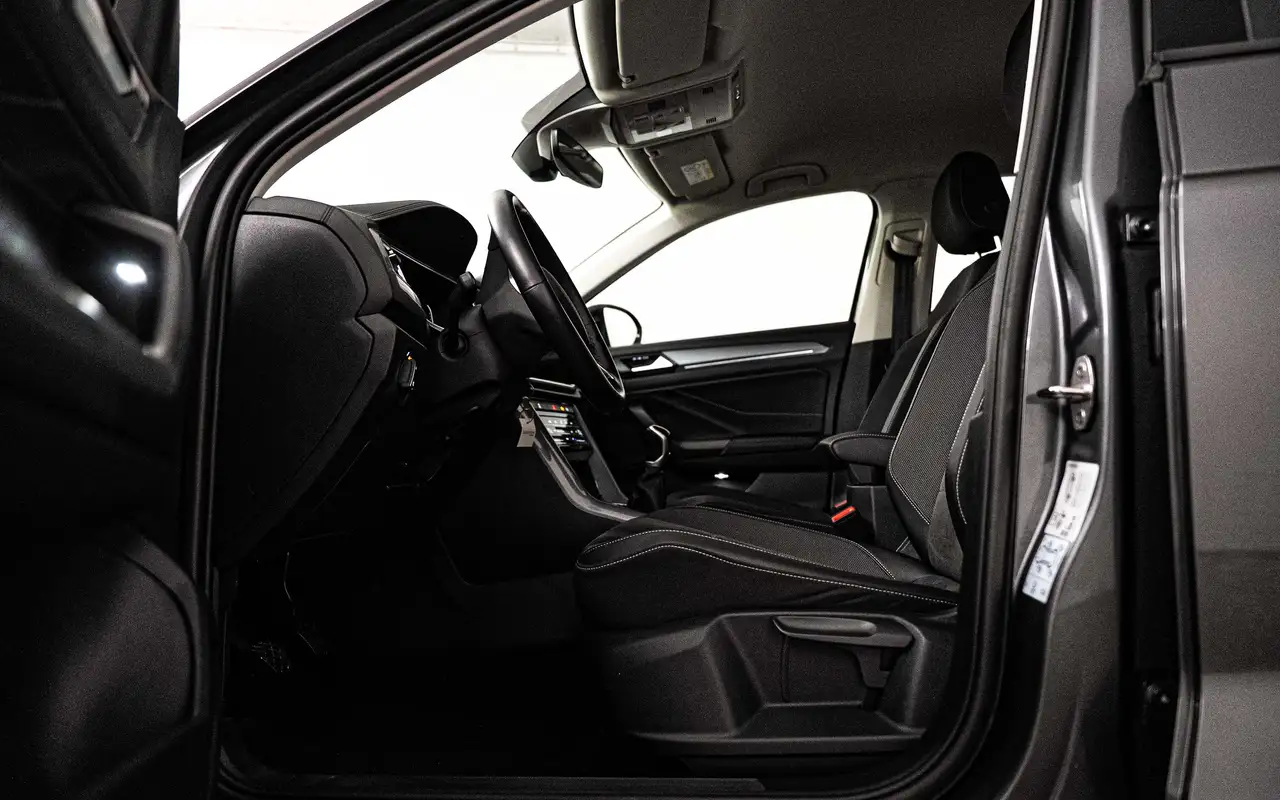 Volkswagen T-Roc - 9