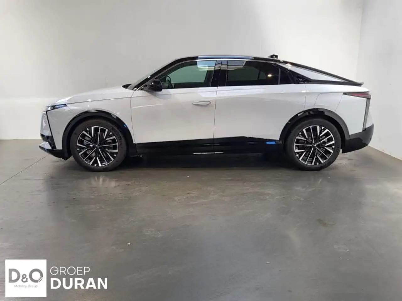 DS Automobiles N°8 - 2